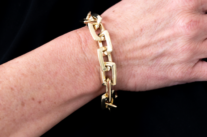 Bracelet link square design 10K Italian Gold. 