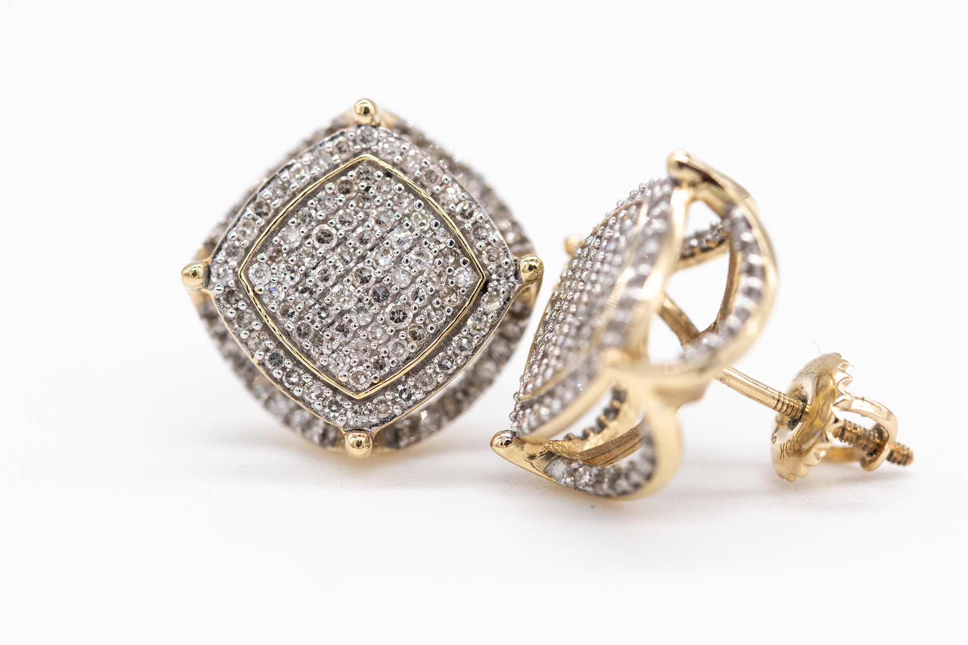 Earrings square Design 10K Gold with diamonds.